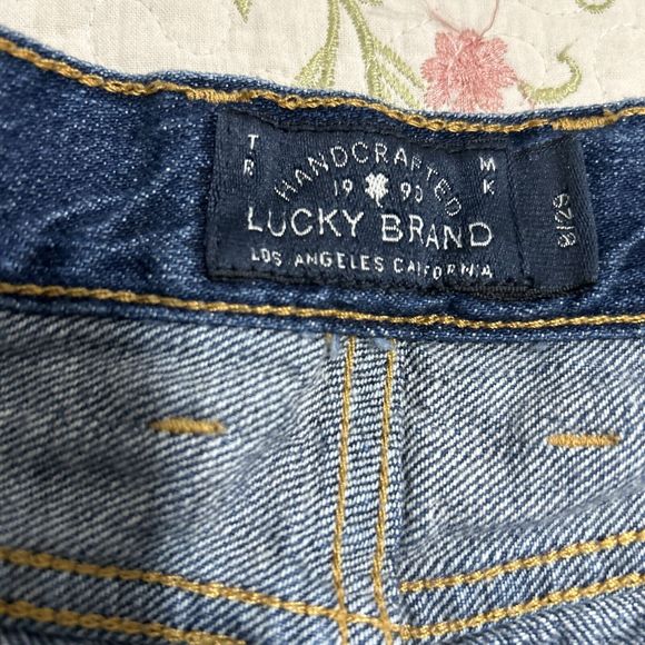 Lucky Brand Jean Shorts Womens 8/29 ( 33 waist) Laguna Short Med Blue Wash Denim - Picture 6 of 10
